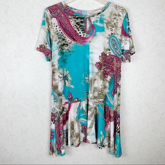 Boutique style Leopard paisley floral sharkbite top - Picture 3 of 8